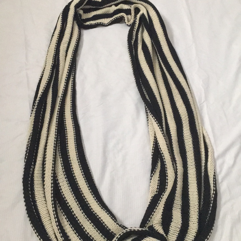 Eternity knitted scarf